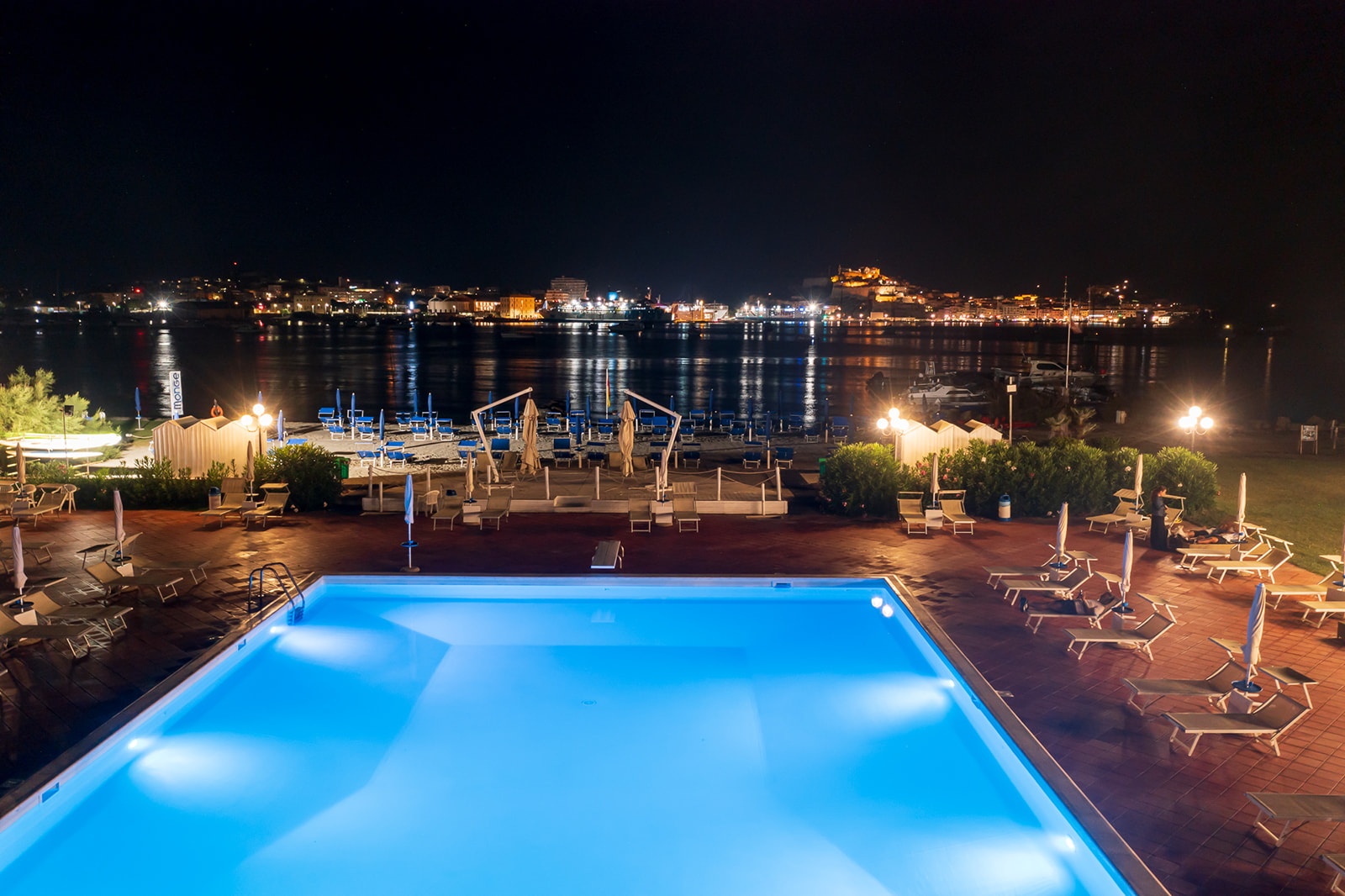 hotel con piscina a portoferraio